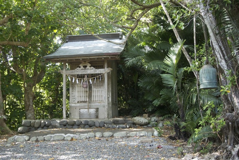 月ヶ岡神社