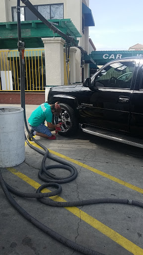 Xpress Car Wash en Ontario
