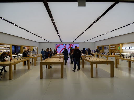 Computer Store «Apple Woodland», reviews and photos, 3195 28th St SE, Grand Rapids, MI 49512, USA