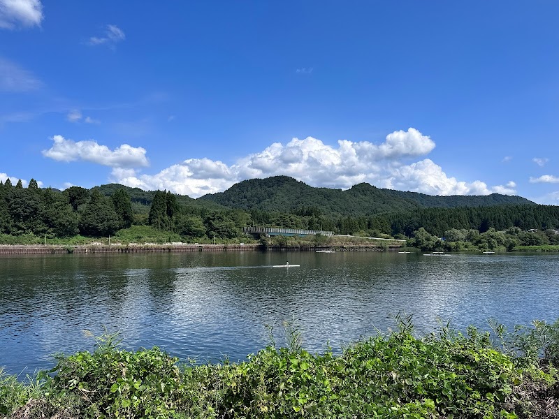 津川河川広場