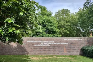 Van Randwijk monument image