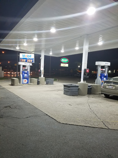 Exxon Mobil Gas Station en Homewood