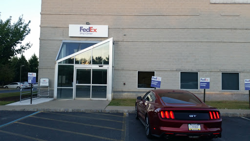 Shipping and Mailing Service «FedEx Ship Center», reviews and photos, 126 N Commerce Way, Bethlehem, PA 18017, USA