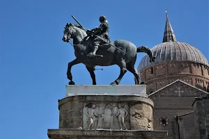 Equestrian statue of Gattamelata image