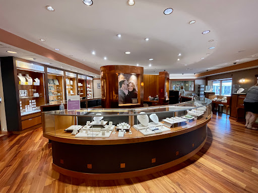 Jewelry Store «Graham Jewelers», reviews and photos, 800 Lake St E, Wayzata, MN 55391, USA