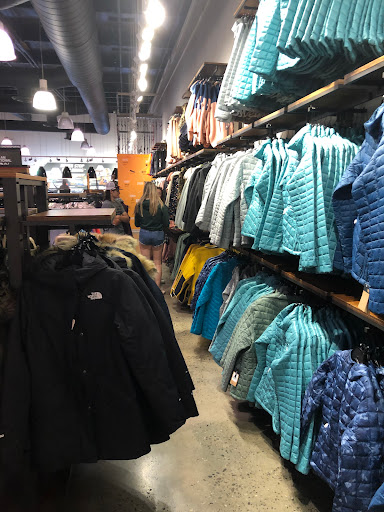Clothing Store «The North Face Outlet», reviews and photos, 366 Nut Tree Rd, Vacaville, CA 95687, USA