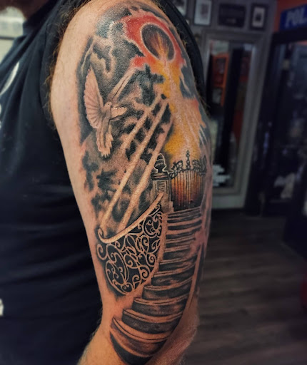 Tattoo Shop «Guerilla Tattoo», reviews and photos, 19 W King St, Shippensburg, PA 17257, USA