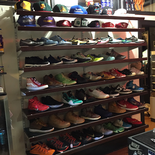 Thrift Store «Lucky Dog Clothing», reviews and photos, 8201 Greenwood Ave N, Seattle, WA 98103, USA