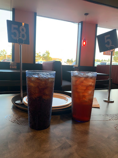 Pizza Restaurant «Round Table Pizza», reviews and photos, 16016 Meridian E, Puyallup, WA 98375, USA