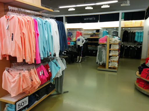 Clothing Store «Gap Outlet», reviews and photos, 5050 Factory Shops Blvd, Castle Rock, CO 80108, USA