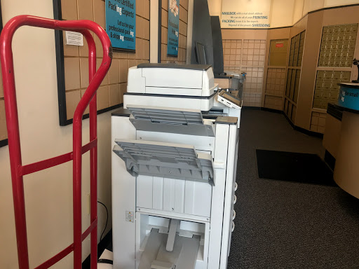 Shipping and Mailing Service «The UPS Store», reviews and photos, 2009 W Broadway Ave #400, Forest Lake, MN 55025, USA