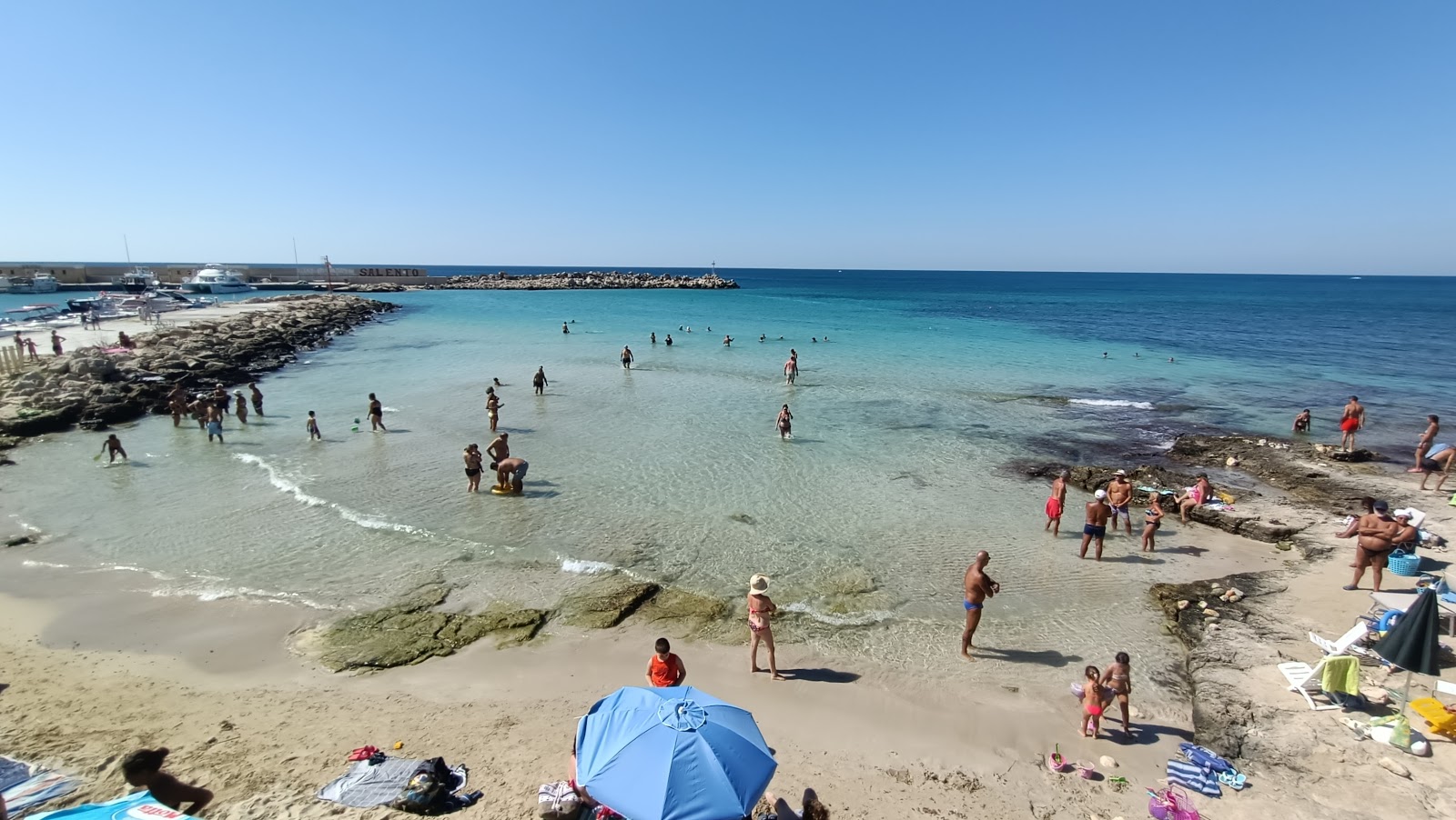Foto von Spiaggia di Torre Vado mit beiger sand Oberfläche