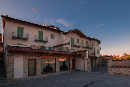 Residence La Rocca VICOLO DELLA ROCCA, 8, 12061 Carrù CN, Italia
