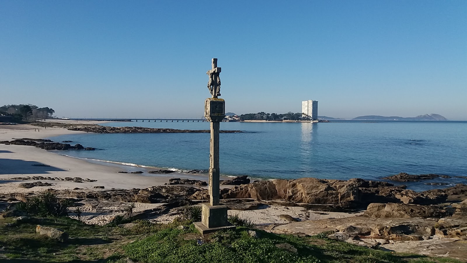 Fotografie cu Praia da Fontaina - locul popular printre cunoscătorii de relaxare
