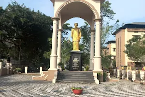 R. Shankar Statue image