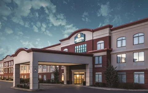 La Quinta Inn & Suites by Wyndham St Louis Airport-Riverport image
