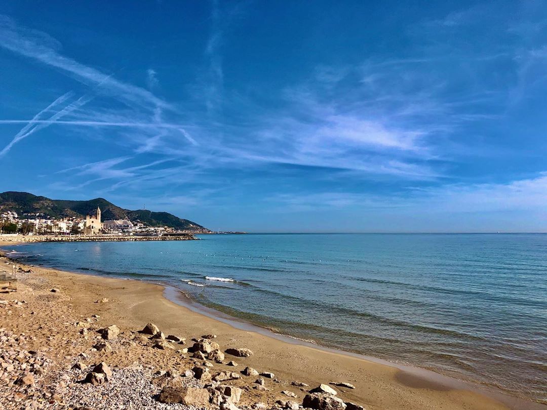 Photo of Playa de Sitges and the settlement