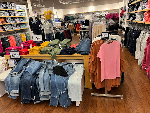 Clothing Store «Gap Outlet», reviews and photos, 1000 PA-611, Tannersville, PA 18372, USA