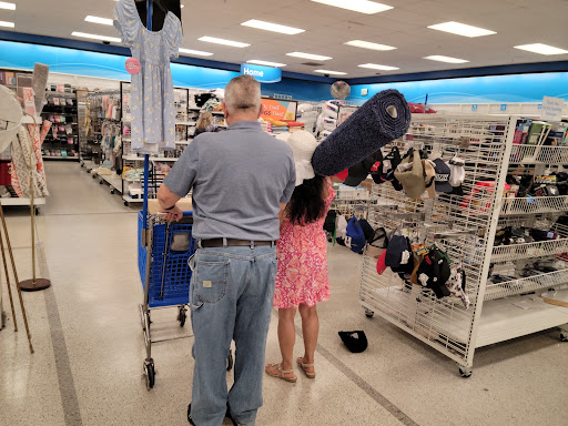 Clothing Store «Ross Dress for Less», reviews and photos, 921 E Commercial Blvd, Oakland Park, FL 33334, USA