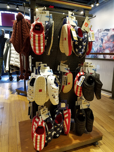 Clothing Store «The North Face», reviews and photos, 326 Newbury St, Boston, MA 02115, USA
