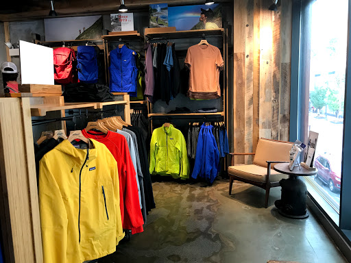 Clothing Store «Patagonia Chicago The Magnificent Mile®», reviews and photos, 48 E Walton St, Chicago, IL 60611, USA