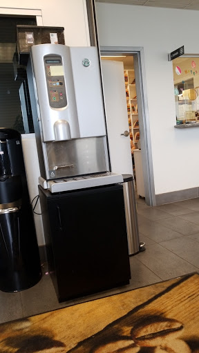 Mitsubishi Dealer «Universal Auto Group dba Glendale Mitsubishi», reviews and photos, 1235 S Brand Blvd, Glendale, CA 91204, USA