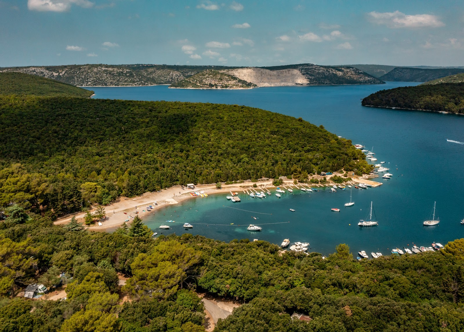 Tunarica beach'in fotoğrafı çok temiz temizlik seviyesi ile