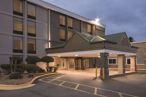 Country Inn & Suites by Radisson, North Little Rock, AR image