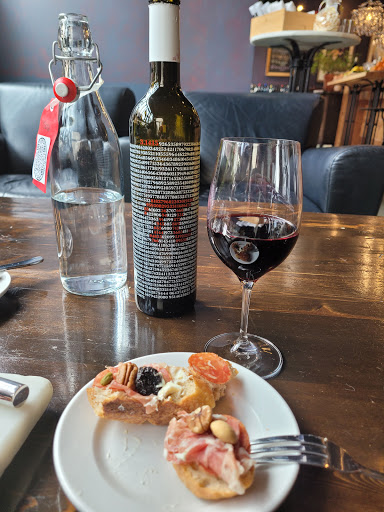 Liquor Store «Lush Wine & Spirits», reviews and photos, 1412 W Chicago Ave, Chicago, IL 60642, USA