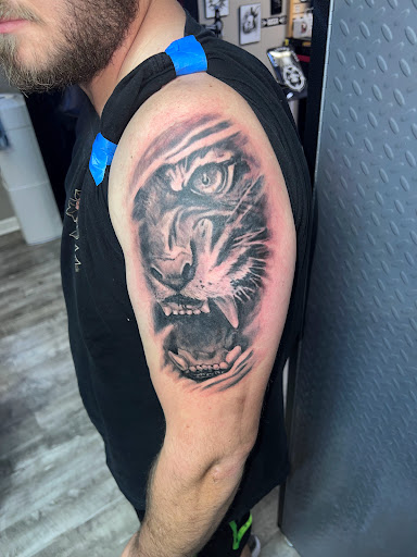 Explore daisy tattoo ideas, creative tattoo ideas in Linn Creek, available at Hillard Skillard Tattoos, LLC.