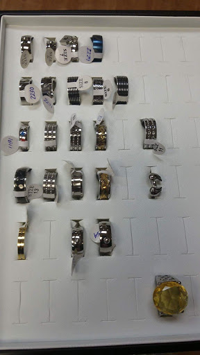 Explore meaningful finger tattoo ideas, creative tattoo ideas in Valparaiso, available at Elysium Studios