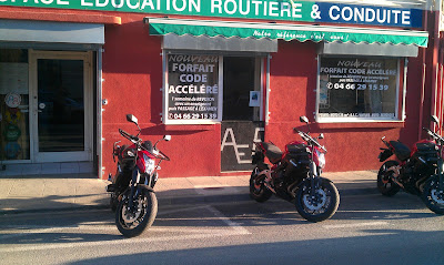 Auto Ecole Franck (A.E.F.) en face du lycée Emmanuel d'Alzon à Nîmes