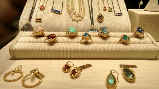 Shopping Mall «The Shops at Chestnut Hill», reviews and photos, 199 Boylston St, Chestnut Hill, MA 02467, USA