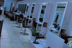 Boulevard Salon image