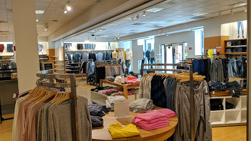 Clothing Store «Gap», reviews and photos, 7430 164th Ave NE, Redmond, WA 98052, USA