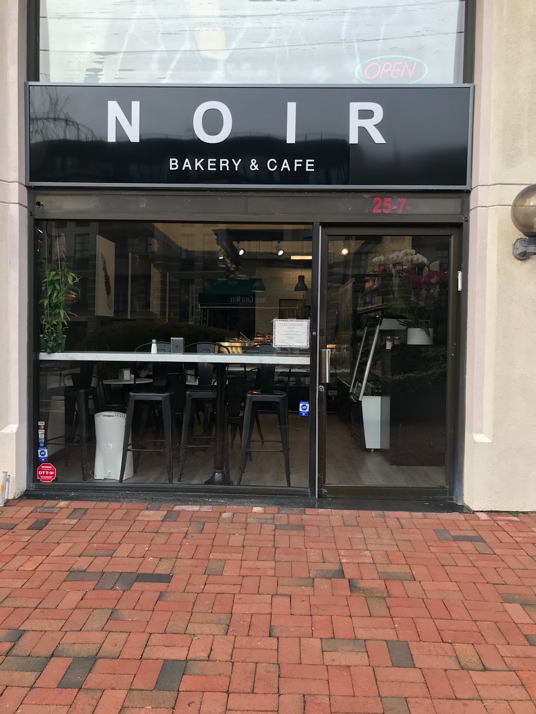 NOIR Bakery & Cafe