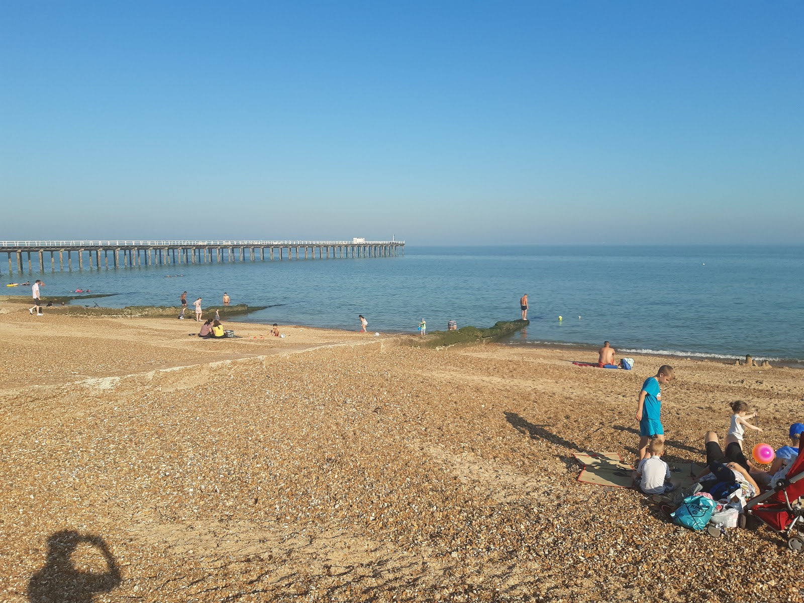 Foto av Felixstowe Beach med lång rak strand