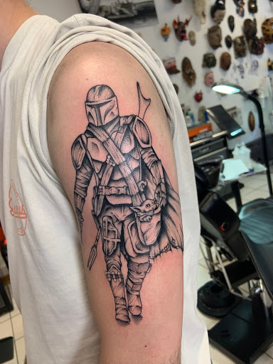 Tattoo Shop «Funky Rooster Tattoo and Art Gallery», reviews and photos, 73 S Grove Ave, Elgin, IL 60120, USA