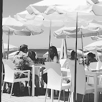 Atmosphère du Restaurant français La Plage des Artistes à Le Grau-du-Roi - n°11