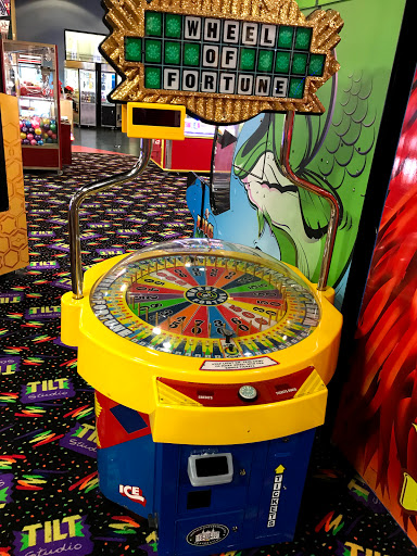 Amusement Center «TILT Studio Family Entertainment Center & Rink Side Ice Arena», reviews and photos, 6152 Grand Ave, Gurnee, IL 60031, USA
