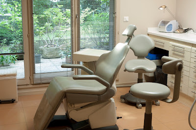 Dr Eric Robbiani chirurgien dentiste, implantologie à Châtillon