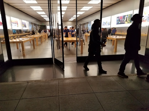 Computer Store «Apple Pasadena», reviews and photos, 54 W Colorado Blvd, Pasadena, CA 91105, USA