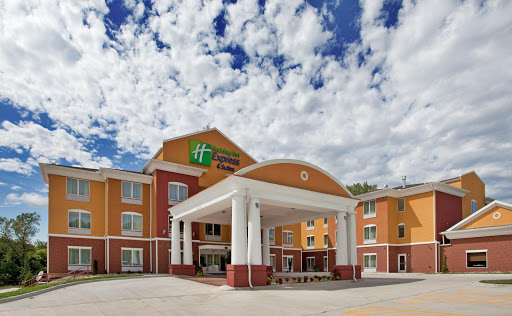 Holiday Inn Express & Suites Kansas City Sport Complex Area, an IHG Hotel