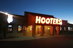 Hooters image