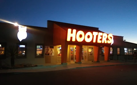 Hooters image