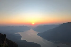 Pha Daeng Luang Sunrise Viewpoint image