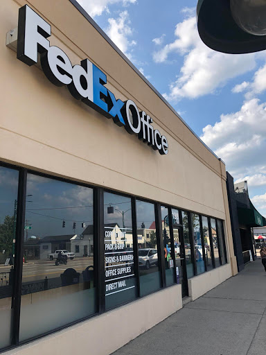 FedEx Office Print & Ship Center, 133 S Main St, Rochester, MI 48307, USA, 
