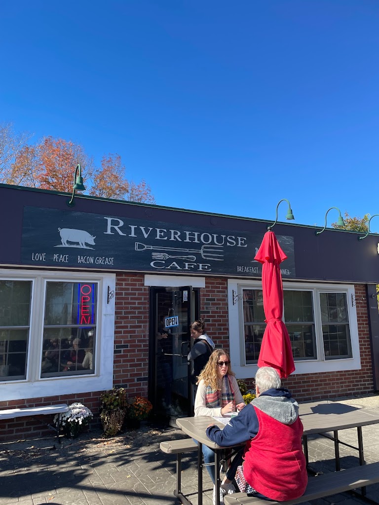 The Riverhouse Cafe 03055