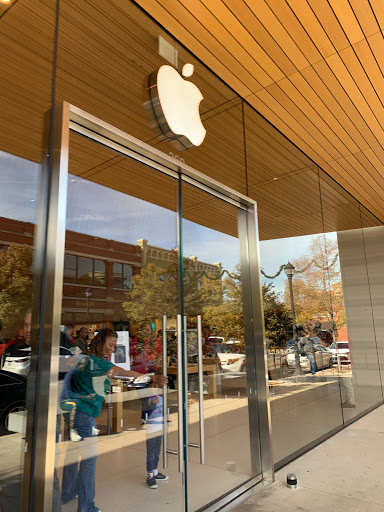 Computer Store «Apple Southlake Town Square», reviews and photos, 260 Grand Ave, Southlake, TX 76092, USA