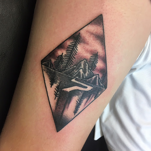 Tattoo Shop «Read Street Tattoo Parlor», reviews and photos, 882 Park Ave, Baltimore, MD 21201, USA